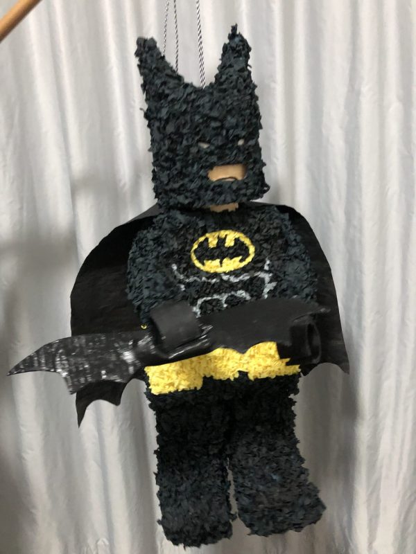 Lego Batman pinata, handgemaakt door Biba Pinata