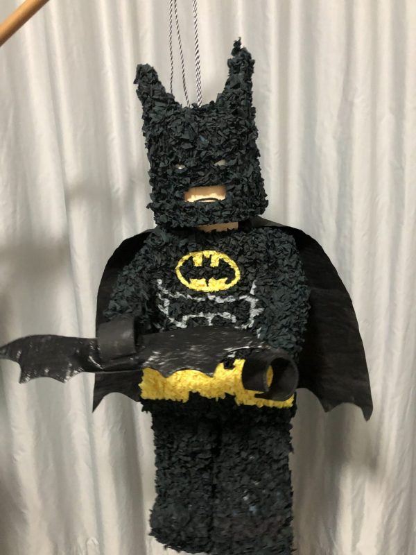 Lego Batman pinata, handgemaakt door Biba Pinata