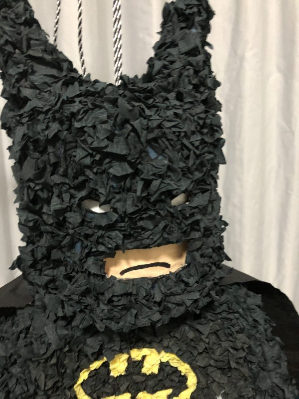 Lego Batman pinata, handgemaakt door Biba Pinata