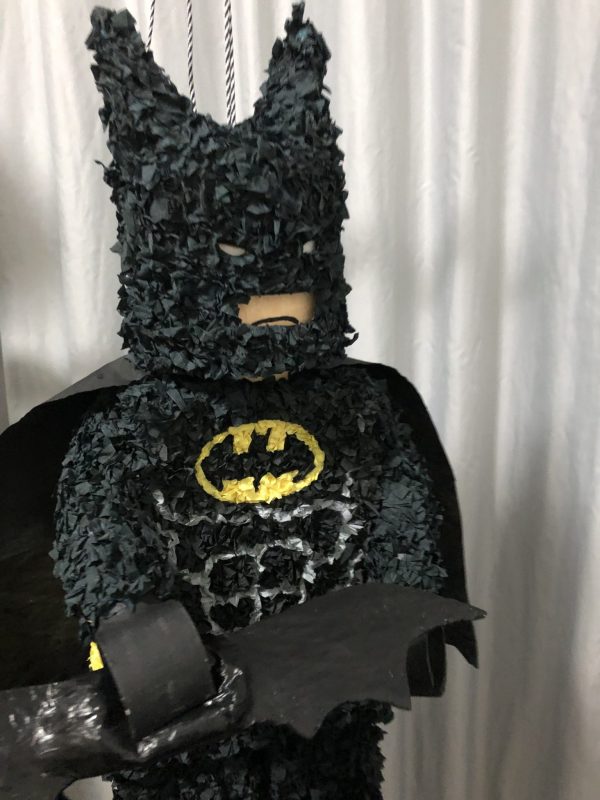 Lego Batman pinata, handgemaakt door Biba Pinata