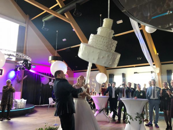 Weddingpinata voor een bruiloft, handgemaakt door Biba Pinata