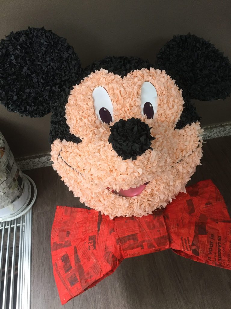 Mickey Mouse pinata, handgemaakt door Biba Pinata