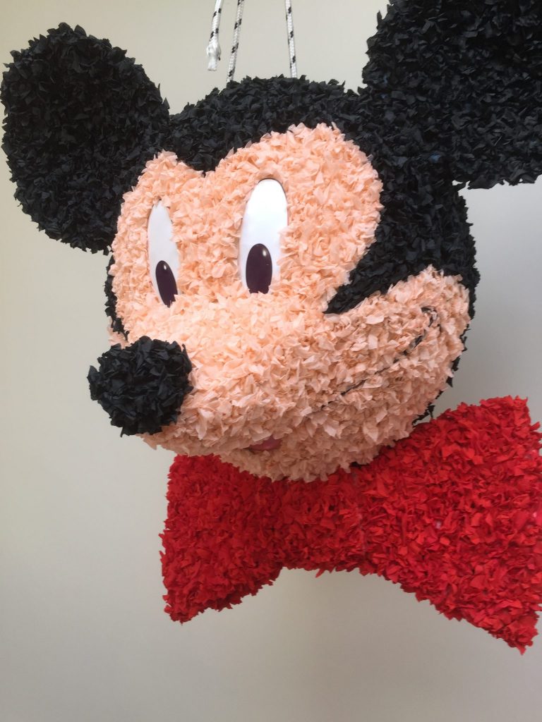 Mickey Mouse pinata, handgemaakt door Biba Pinata