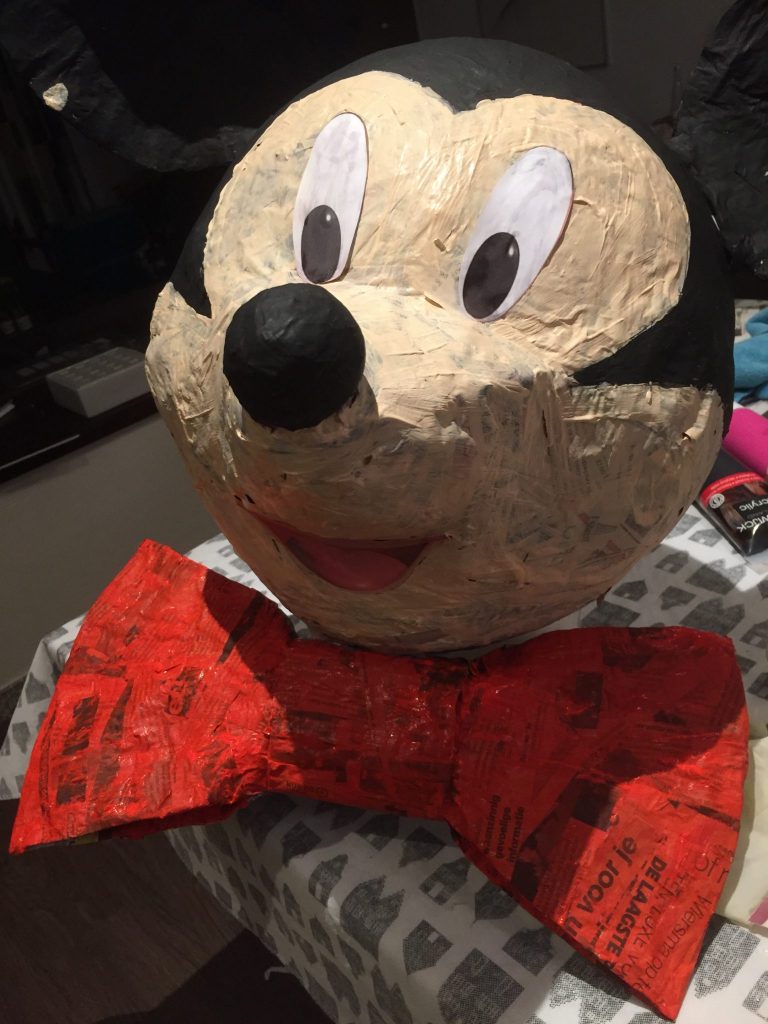 Mickey Mouse pinata, handgemaakt door Biba Pinata