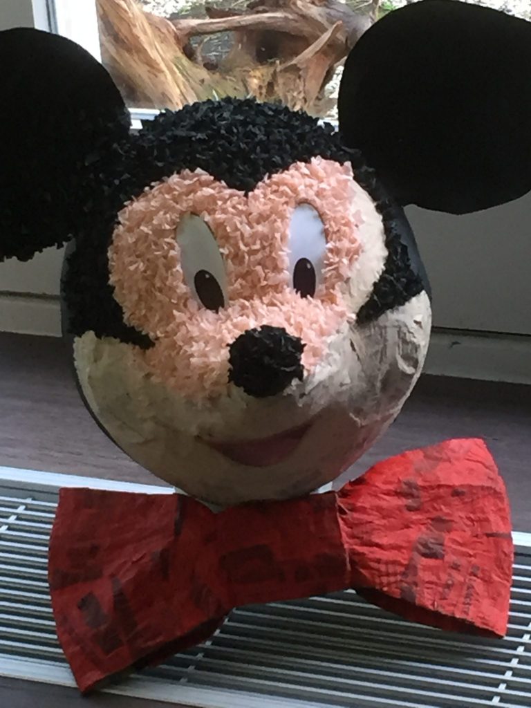 Mickey Mouse pinata, handgemaakt door Biba Pinata