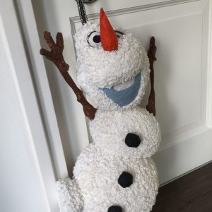 Frozen Olaf piñata, handgemaakt door Biba Pinata