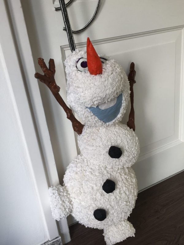 Frozen Olaf piñata, handgemaakt door Biba Pinata