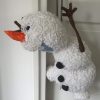 Frozen Olaf piñata, handgemaakt door Biba Pinata