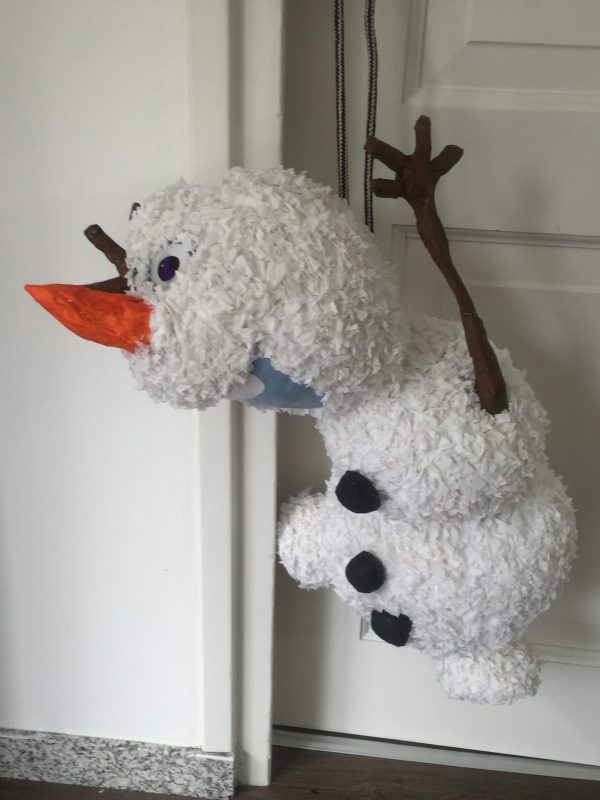 Frozen Olaf piñata, handgemaakt door Biba Pinata