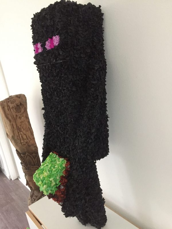 Minecraft Enderman piñata, handgemaakt door Biba pinata