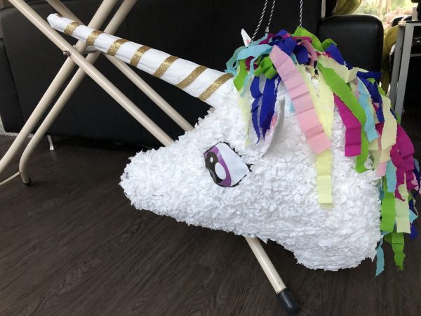 eenhoorn piñata, handgemaakt door Biba Pinata