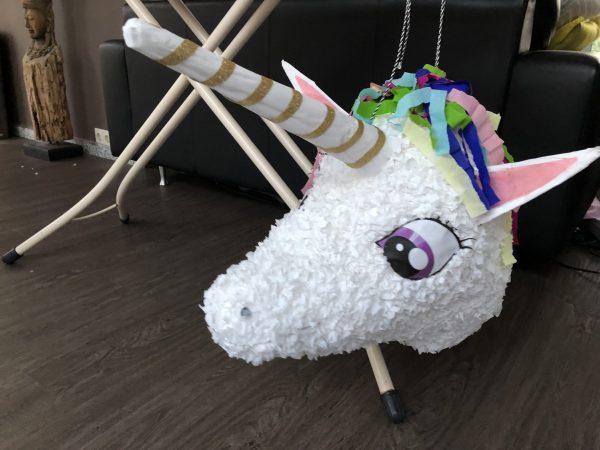 eenhoorn piñata, handgemaakt door Biba Pinata