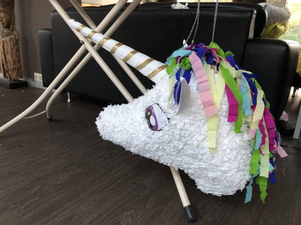 eenhoorn piñata, handgemaakt door Biba Pinata