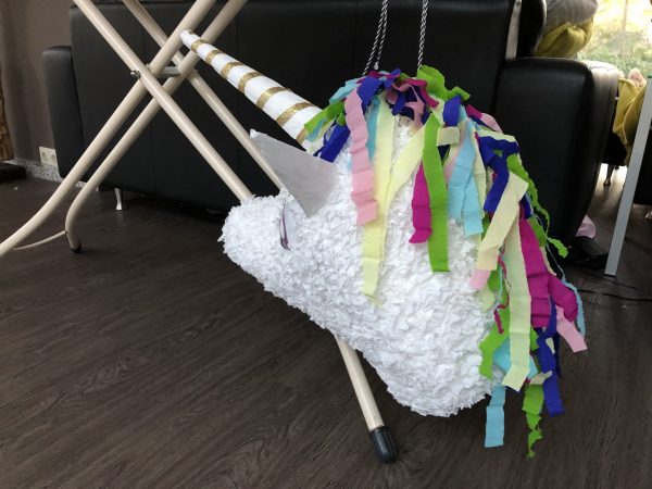 eenhoorn piñata, handgemaakt door Biba Pinata