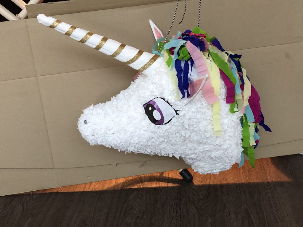 eenhoorn piñata, handgemaakt door Biba Pinata