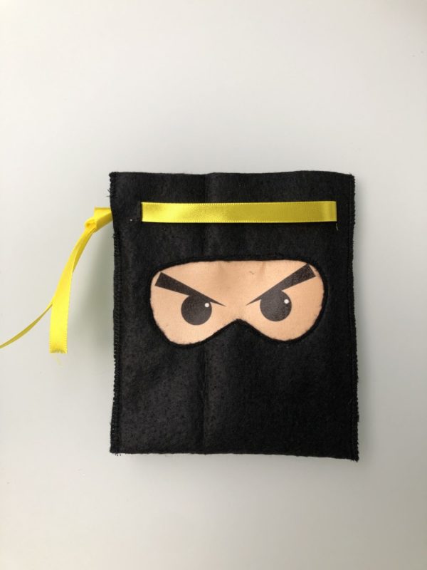 Ninja zakje voor werpsterren, handgemaakt door Biba Pinata