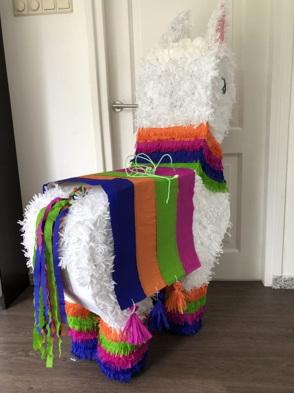 Lama XL piñata, handgemaakt door Biba Pinata
