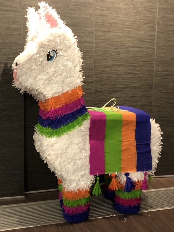 Lama XL piñata, handgemaakt door Biba Pinata