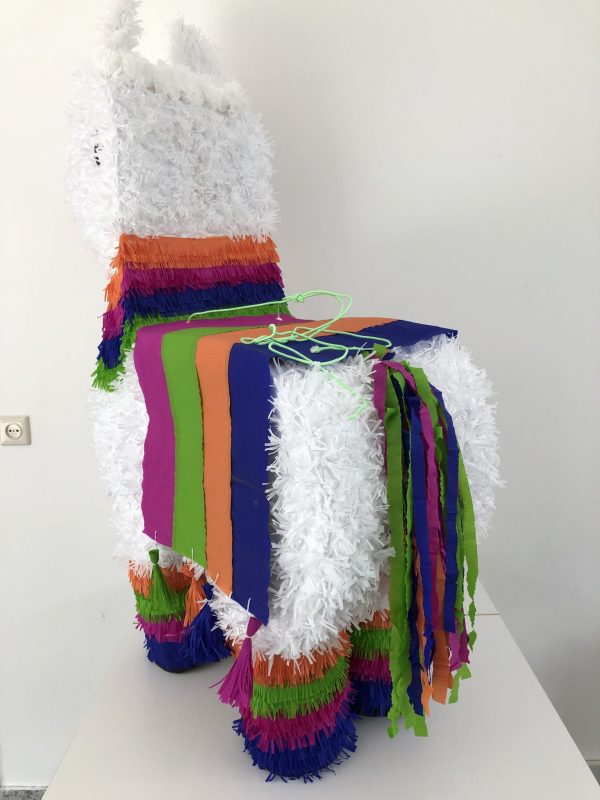 Lama XL piñata, handgemaakt door Biba Pinata