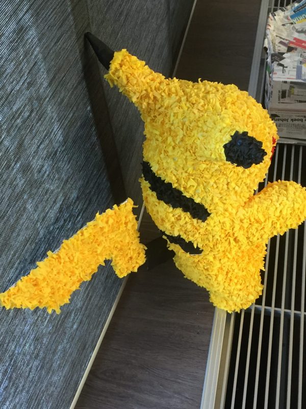 Pokémon Pikachu piñata, handgemaakt door Biba Pinata