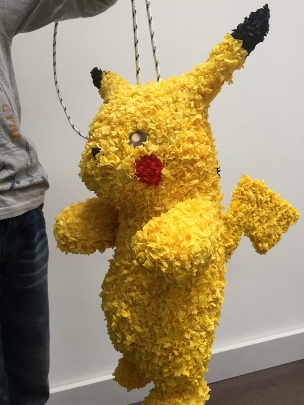 Pokémon Pikachu piñata, handgemaakt door Biba Pinata