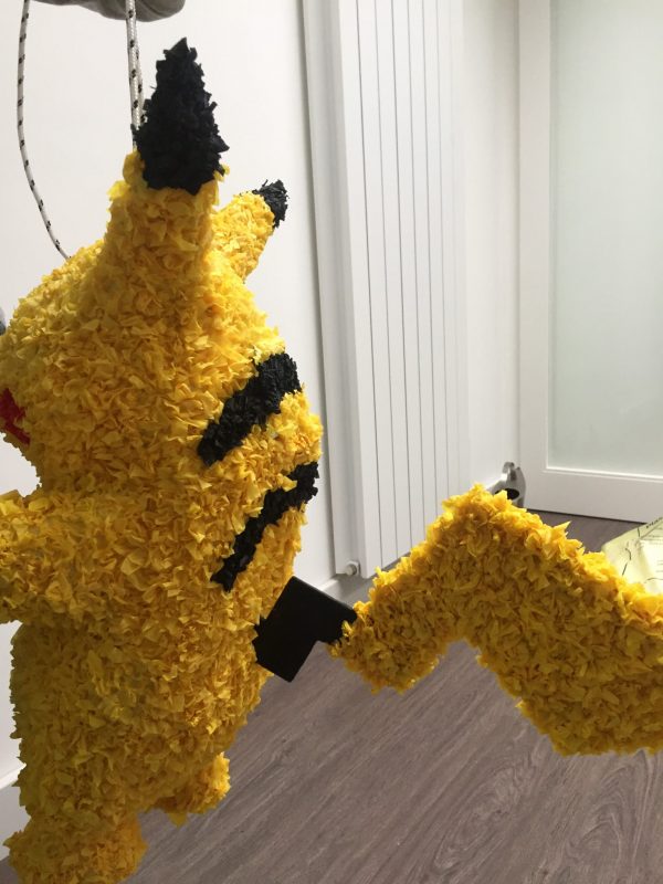 Pokémon Pikachu piñata, handgemaakt door Biba Pinata