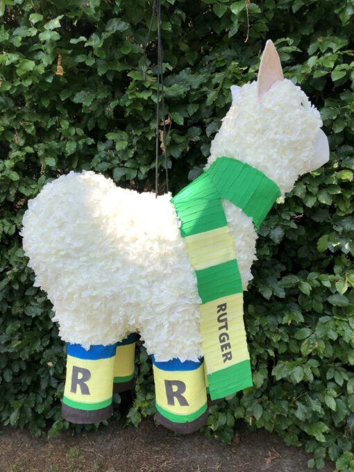 alpaca pinata, handgemaakt door Biba Pinata