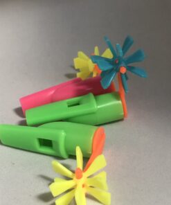 fluitje met windmolentje, vulling voor in een pinata