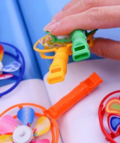 fluitje met windmolentje, vulling voor in een pinata