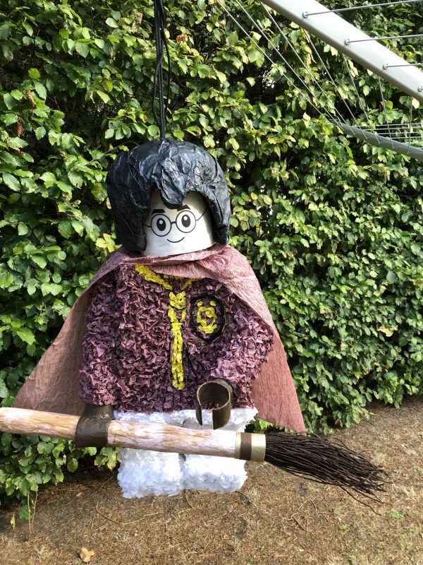 Lego Harry Potter pinata, handgemaakt door Biba Pinata