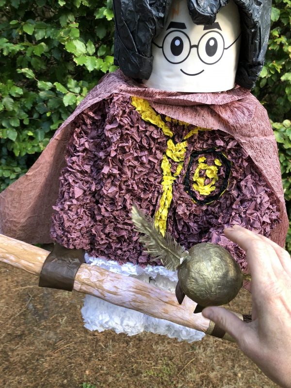 Lego Harry Potter pinata, handgemaakt door Biba Pinata