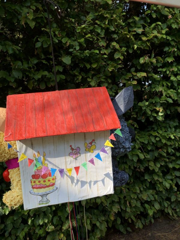 woezel en pip pinata, handgemaakt door Biba Pinata