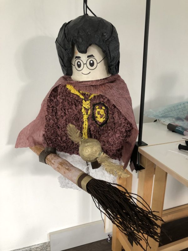 Lego Harry Potter pinata, handgemaakt door Biba Pinata