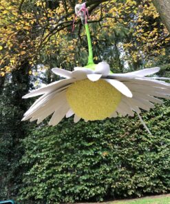 Madeliefje pinata, handgemaakt door Biba Pinata