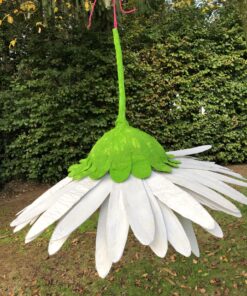 Madeliefje pinata, handgemaakt door Biba Pinata