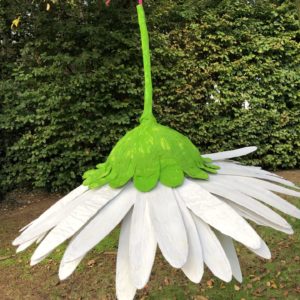 Madeliefje pinata, handgemaakt door Biba Pinata