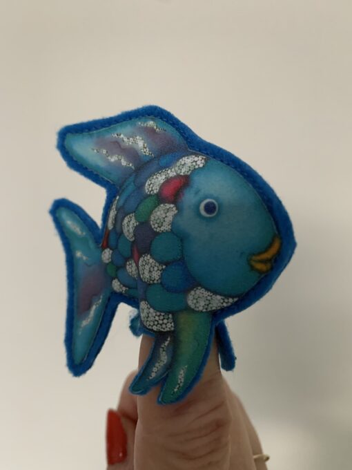 regenboogvis mooiste vis van de zee vingerpoppetje