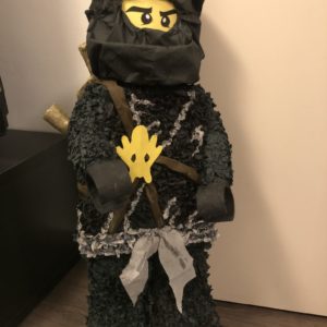 Lego Ninjago pinata. handgemaakt door Biba Pinata