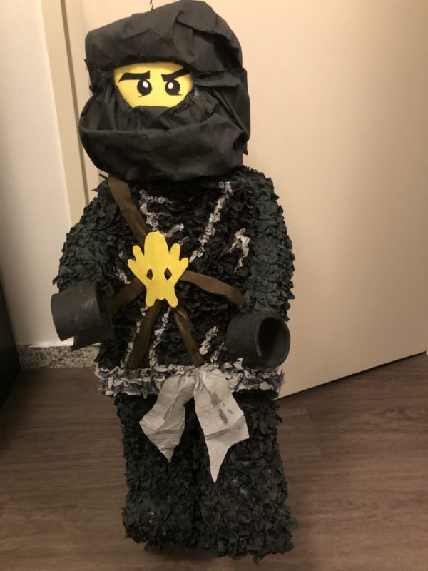 Lego Ninjago pinata. handgemaakt door Biba Pinata