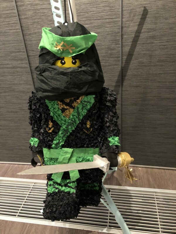 Ninjago pinata, handgemaakt door Biba Pinata