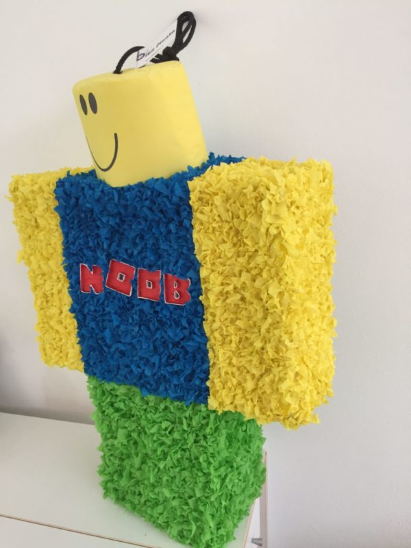 Roblox Noob pinata, handgemaakt door Biba Pinata