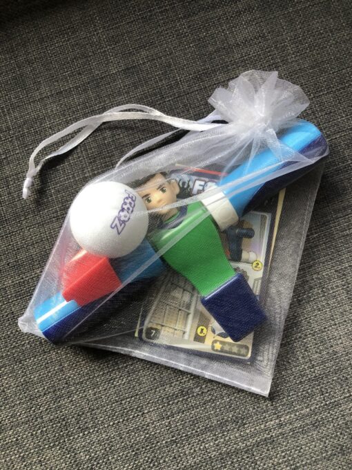 voetballer, vulling voor in een pinata