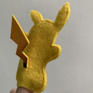 pikachu vingerpoppetje, vulcadeautje voor in een pinata