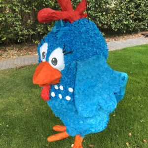 Lottie Dottie chicken pinata, handgemaakt door Biba Pinata