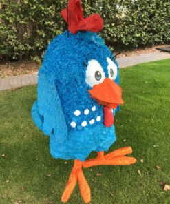 Lottie Dottie chicken pinata, handgemaakt door Biba Pinata