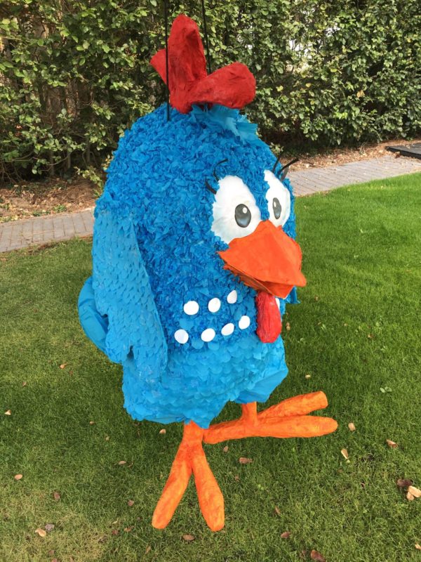 Lottie Dottie chicken pinata, handgemaakt door Biba Pinata