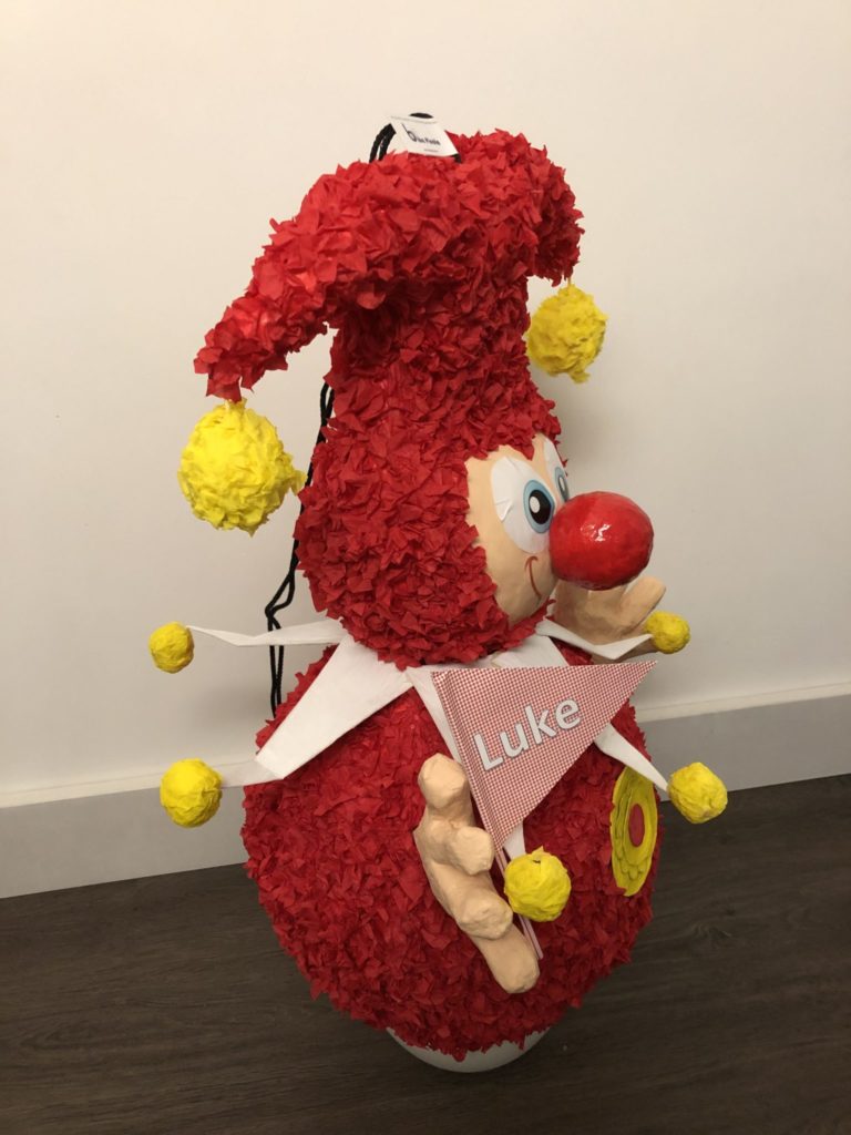 Jokie pinata, handgemaakt door Biba Pinata