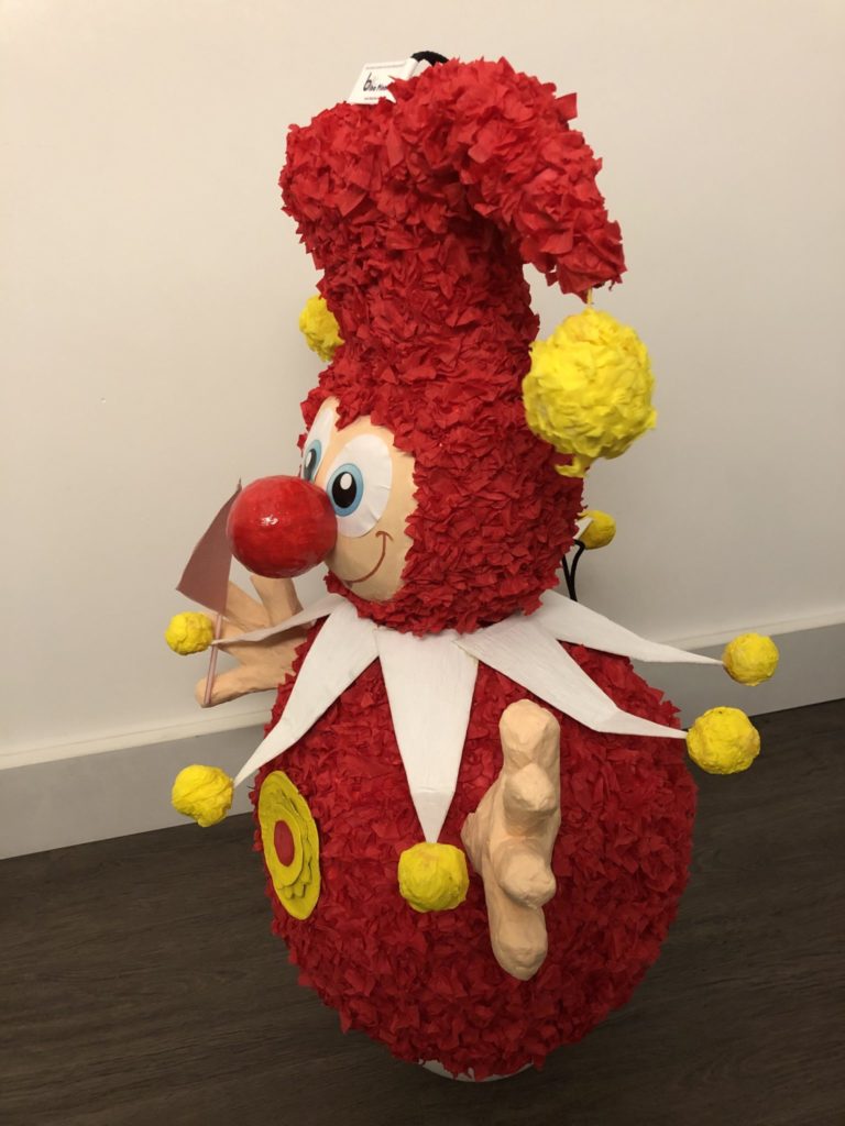 Jokie pinata, handgemaakt door Biba Pinata