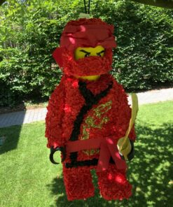 Rode Ninjago pinata, handgemaakt door Biba Pinata