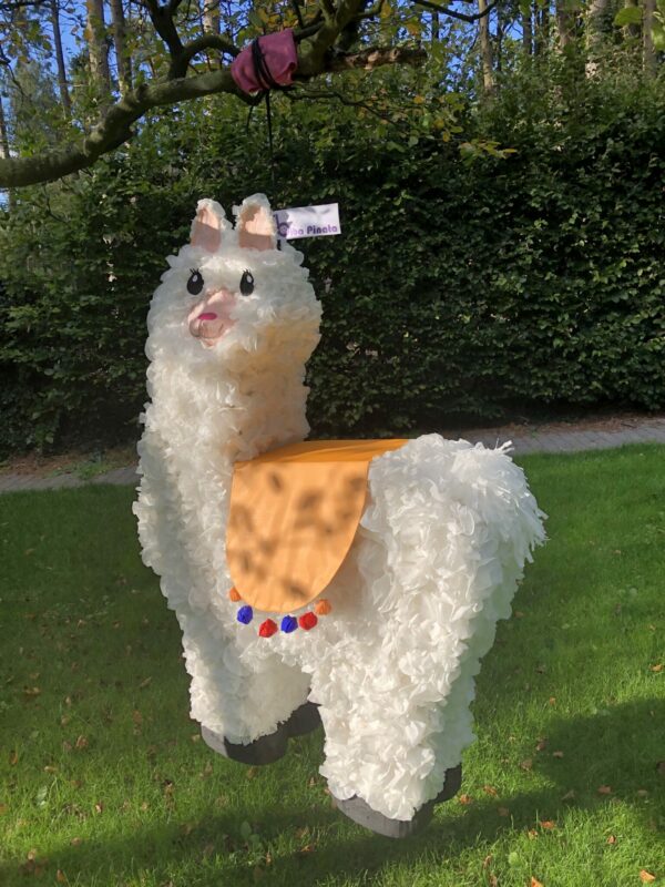 Alpaca xxl pinata, handgemaakt door Biba Pinata